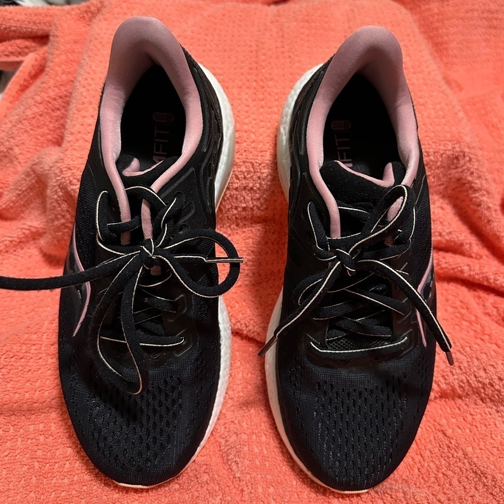 Saucony Black and Pink Sneakers with Breathable Mesh